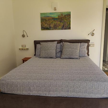 Il Giardino Di Tatiana Rooms & Breakfast Ла Мадалена Екстериор снимка