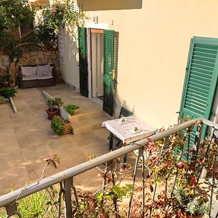 Il Giardino Di Tatiana Rooms & Breakfast Ла Мадалена Екстериор снимка