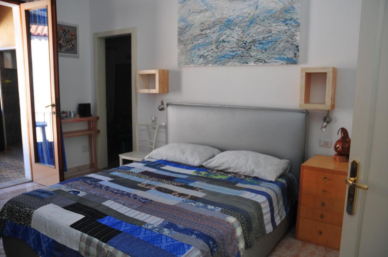 Il Giardino Di Tatiana Rooms & Breakfast Ла Мадалена Екстериор снимка