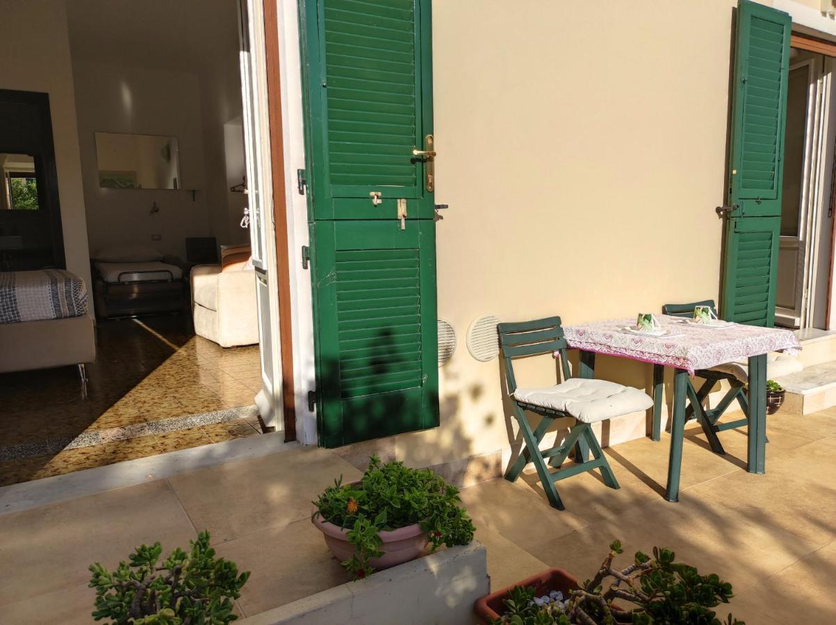 Il Giardino Di Tatiana Rooms & Breakfast Ла Мадалена Екстериор снимка