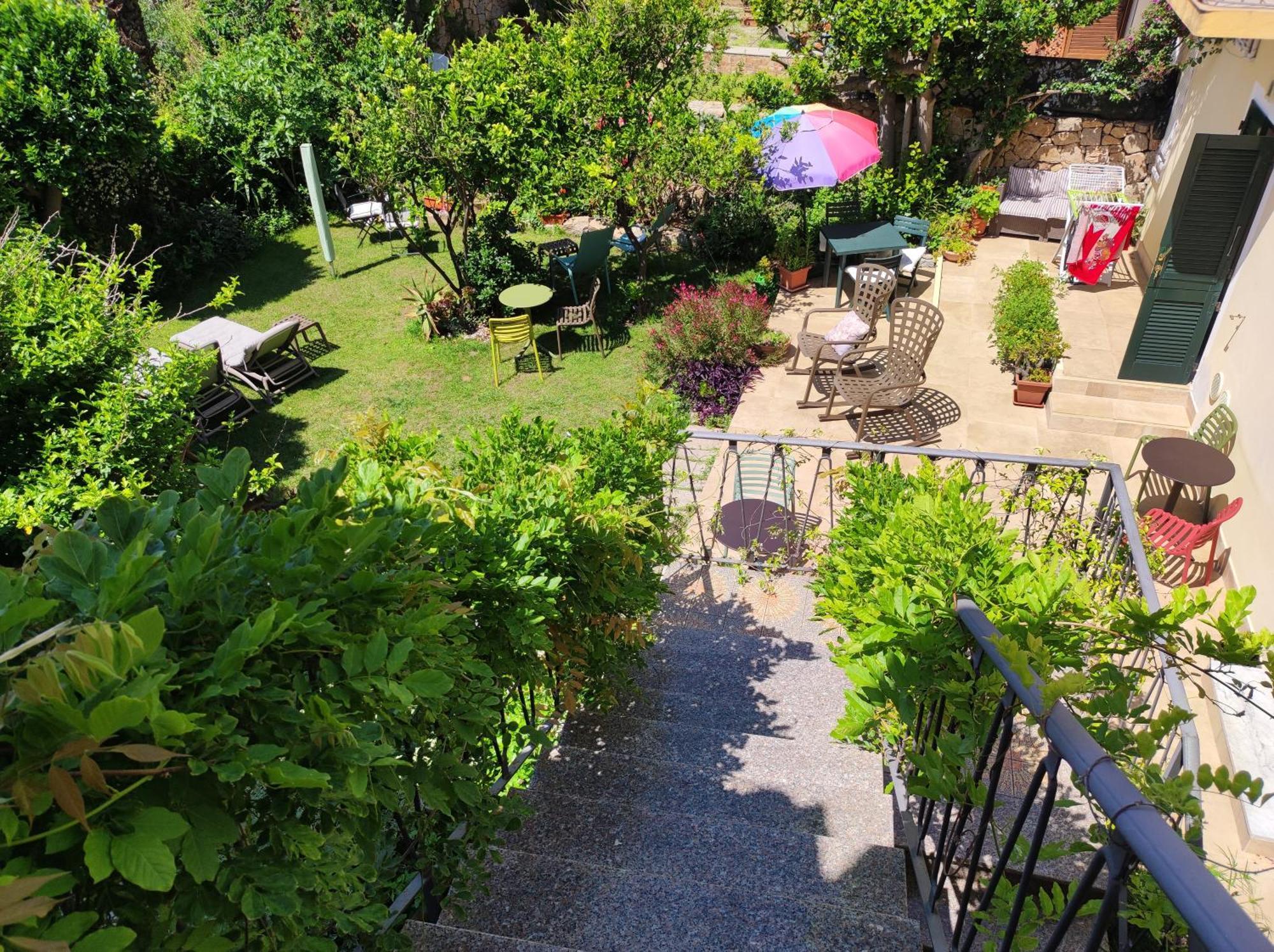 Il Giardino Di Tatiana Rooms & Breakfast Ла Мадалена Екстериор снимка
