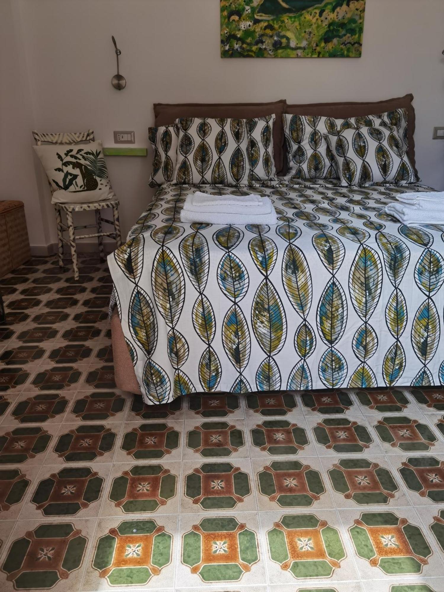 Il Giardino Di Tatiana Rooms & Breakfast Ла Мадалена Стая снимка