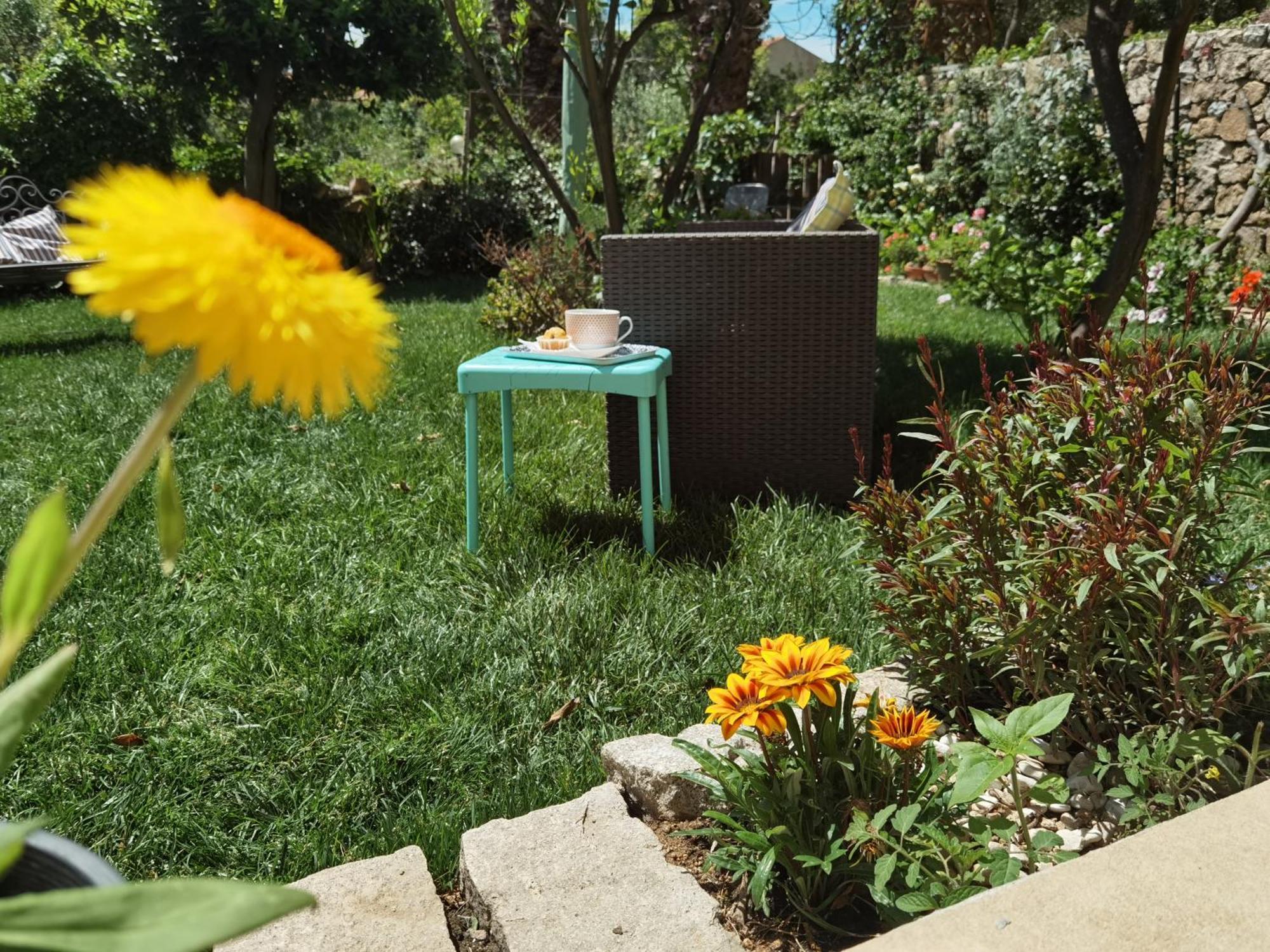 Il Giardino Di Tatiana Rooms & Breakfast Ла Мадалена Стая снимка