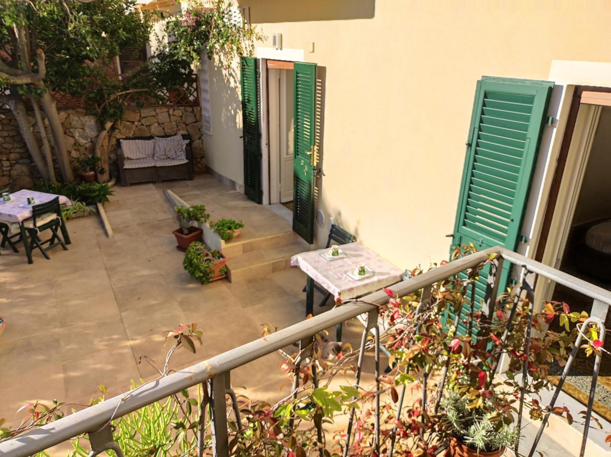 Il Giardino Di Tatiana Rooms & Breakfast Ла Мадалена Екстериор снимка