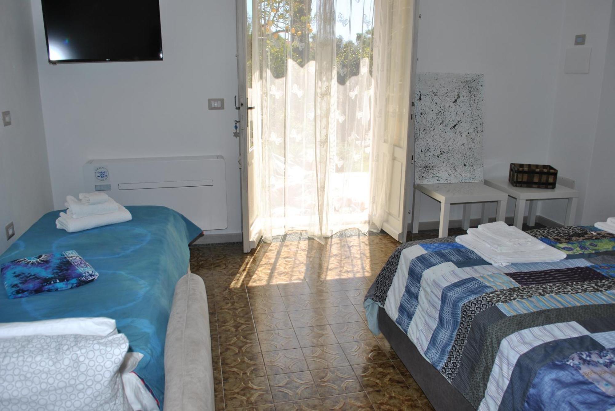 Il Giardino Di Tatiana Rooms & Breakfast Ла Мадалена Стая снимка